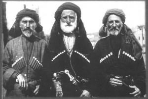 КРЫЛИЛИСЬ ДНИ В СУХУМ-КАЛЕ... КРЫЛИЛИСЬ ДНИ В СУХУМ-КАЛЕ...